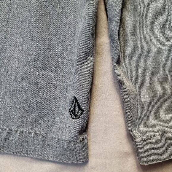 Early 2010s Volcom youth grey casual shorts - size 24/8 - Picture 8 of 10